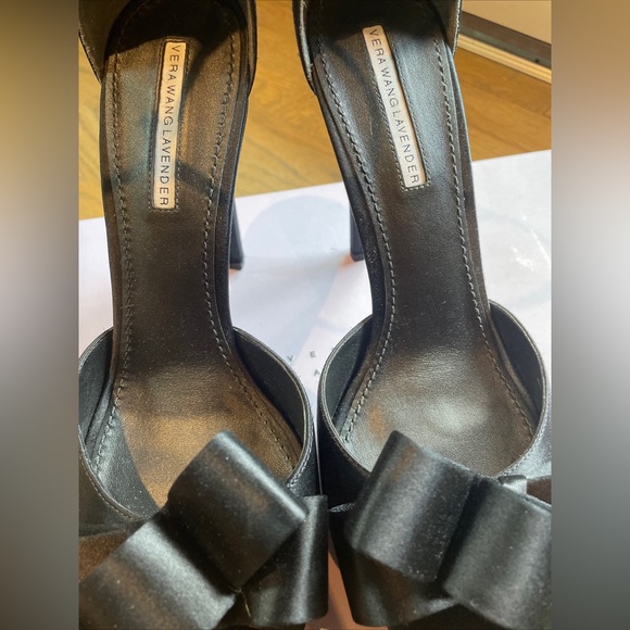 Vera wang black satin heels with bow - Picture 8 of 8
